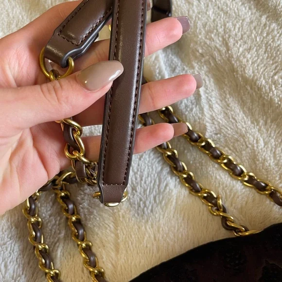 Guess Purse - Picture 4 of 8